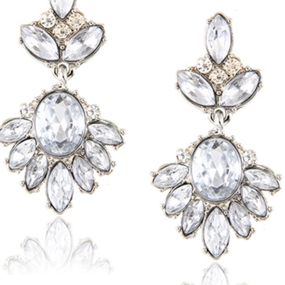 GratefulMaker Jewelry - NEW!💙💎ABSOLUTELY LOVELY SPARKLE EARRING💎💙BLING